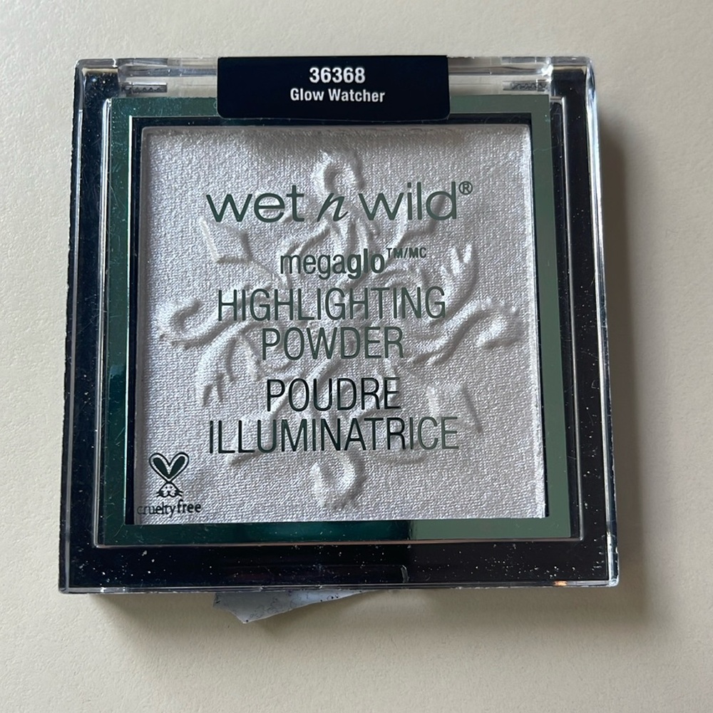 wet n wild megaglo Highlighting Powder in Glow Watcher Limited Edition